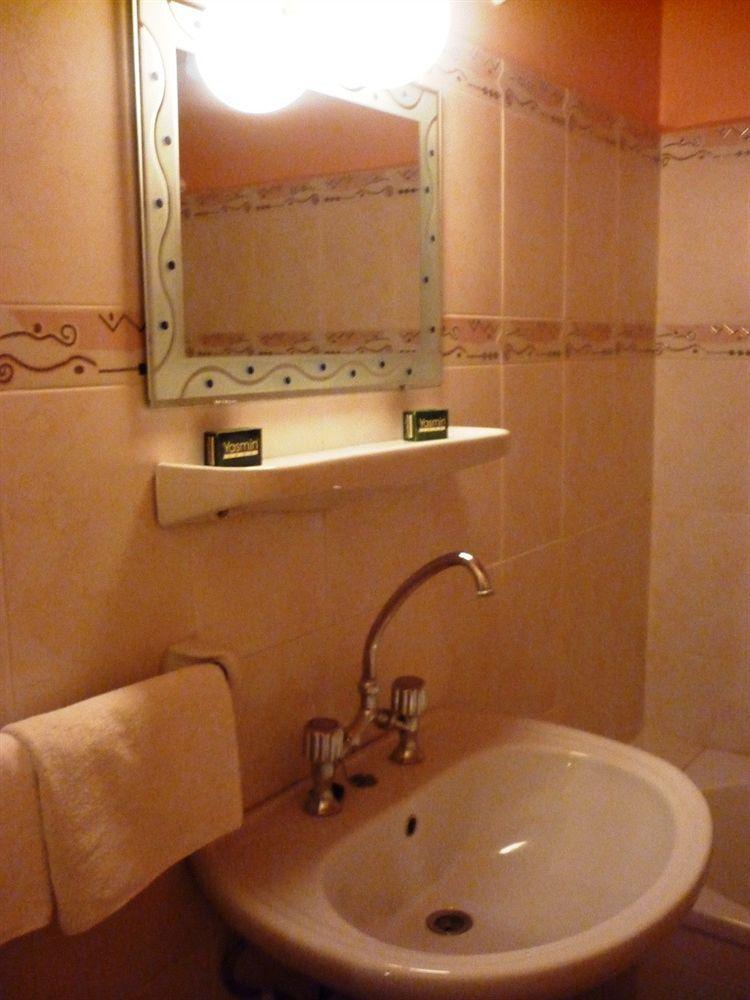 Embassy Hotel Бейрут Екстериор снимка
