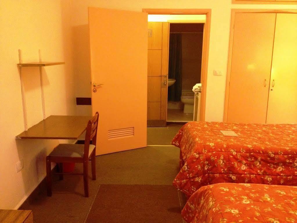 Embassy Hotel Бейрут Екстериор снимка